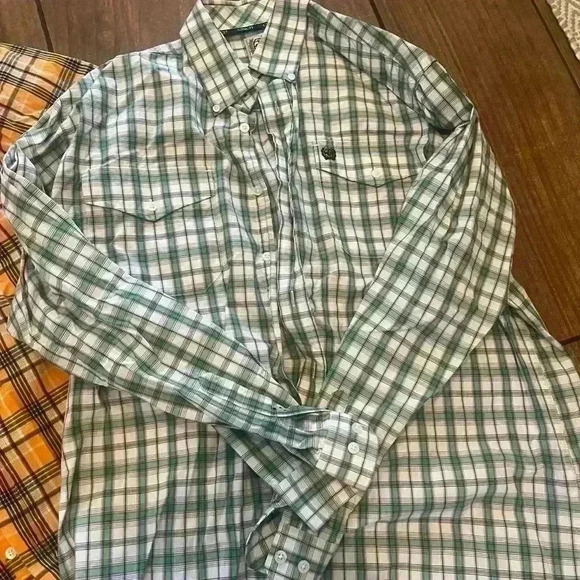 Men’s cinch Button Down - Picture 3 of 3